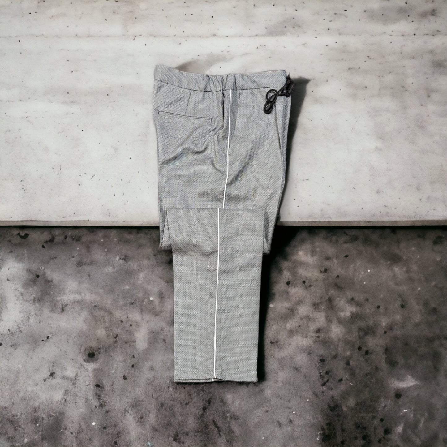 Pantalon cu siret